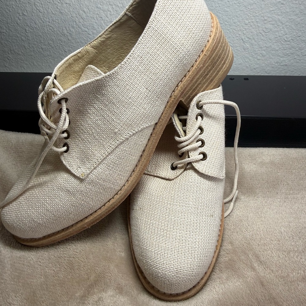 Guess Beige Lace-Up Oxfords